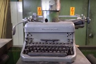 У Мережі юзерів підкорили відео Youtube-каналу, у яких гідравлічний прес трощить предмети