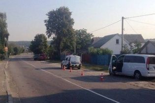 Поблизу Києва дівчинка загинула під колесами маршрутки, травмовано хлопчика