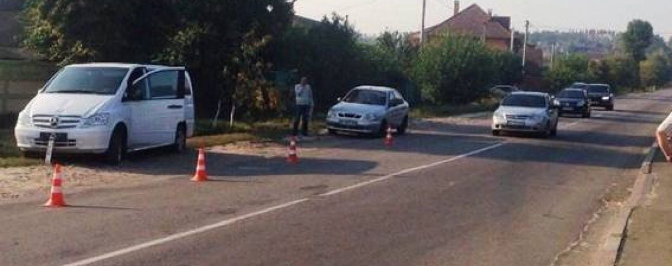 Подробиці ДТП із двома дітьми: школярі вибігли на дорогу, бо поспішали на автобус
