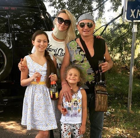 Полякова із родиною