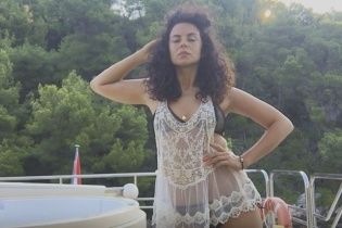 Засмагла Каменських продемонструвала, як тренувати тіло під час травми