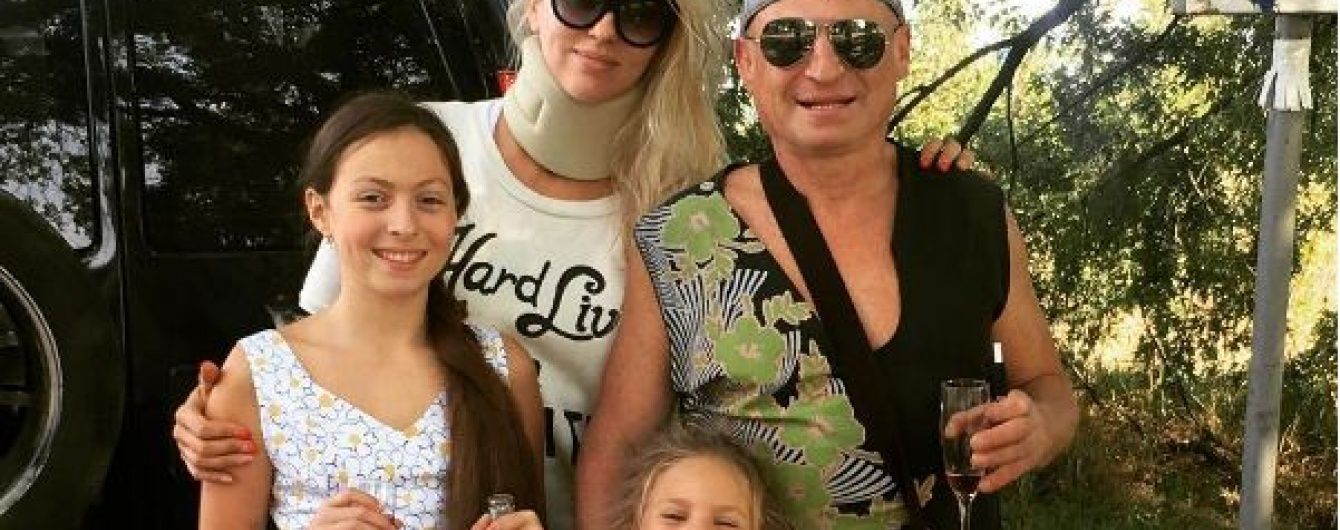 Блокада лідокаїном і шийний ортез: Полякова вийшла на сцену з серйозною травмою
