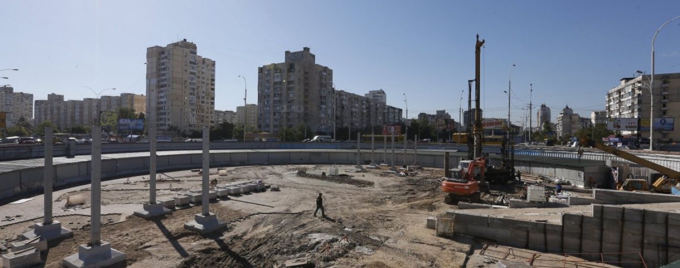 Скандальне будівництво ТРЦ на "Героїв Дніпра" зупинять