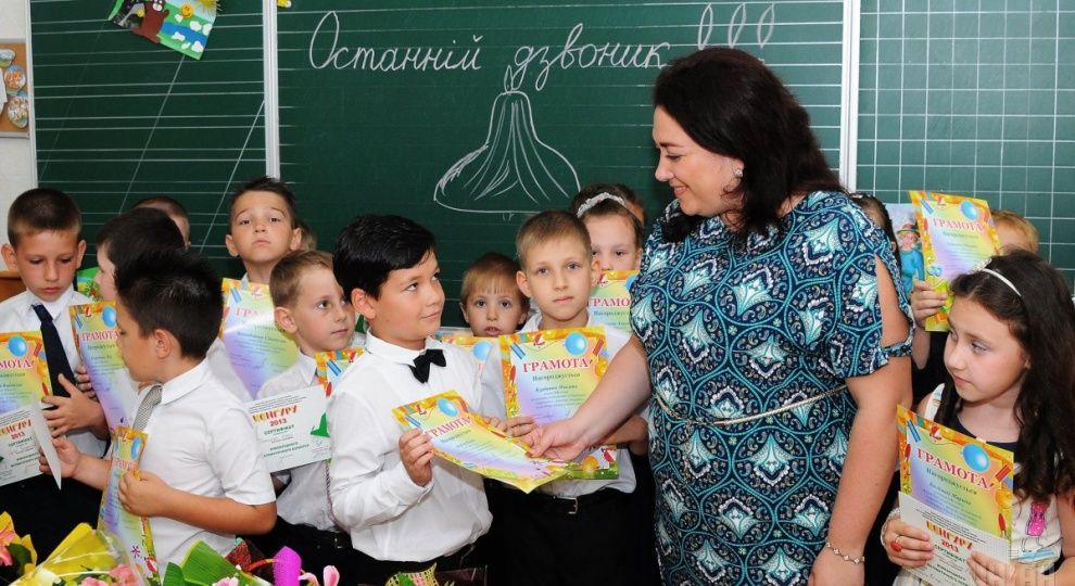 Вчителі української мови у школах нацменшин отримують надбавку до 30% - Гриневич