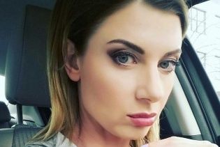 Ведуча телеканалу стверджує, що її звільнили після інциденту з велопатрулем