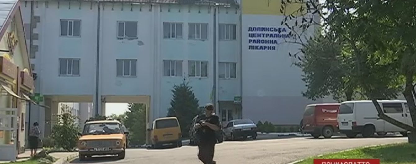 Масове отруєння: десятки прикарпатських пенсіонерів опинились в лікарні після застілля