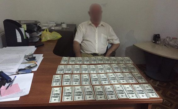 У Києві керівник ОСББ “погорів” на хабарі у понад 100 тисяч гривень_1