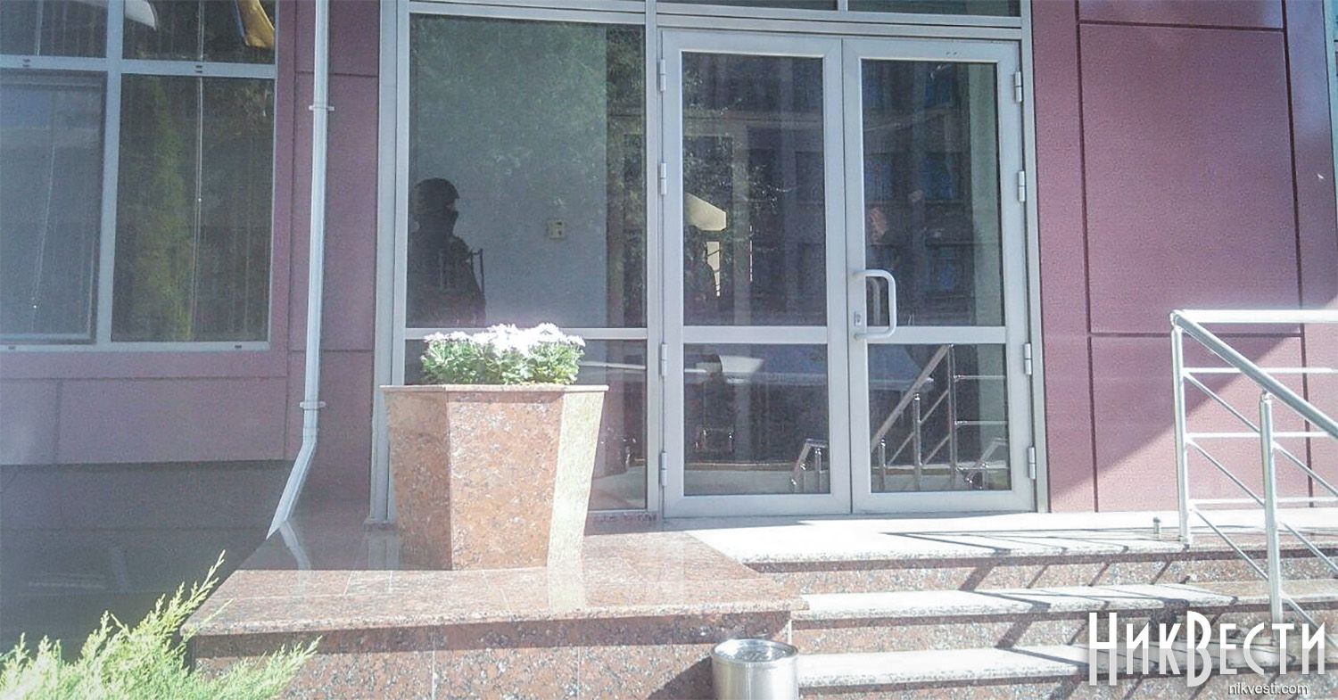 У Миколаєві обшукують морський порт та стивідорні компанії_2
