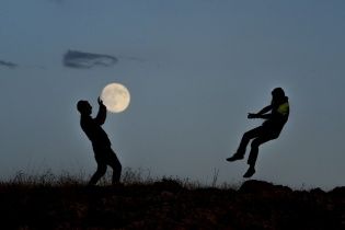 Перемога українців у міжнародній битві стартапів та волейбол із Місяцем. Тренди Мережі