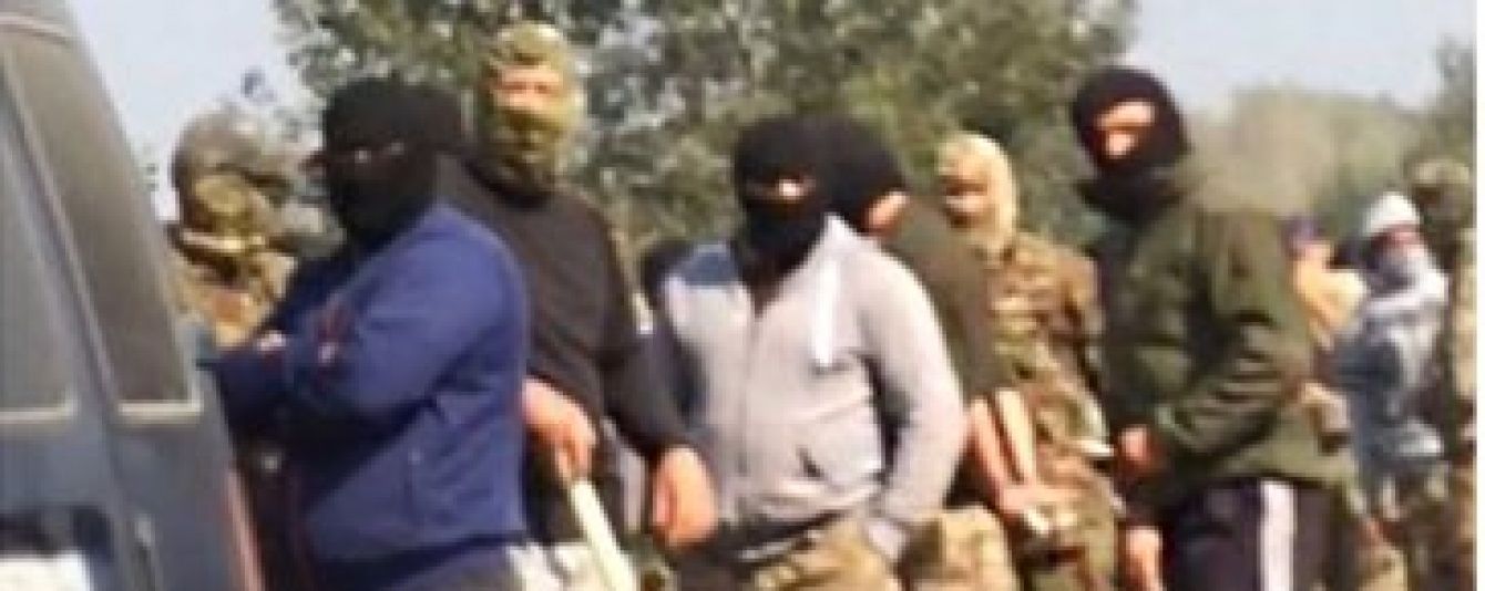 Заворушення на Рівненщині: сотні бурштинокопачів із палицями та камінням напали на поліцію