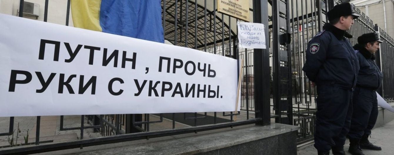 У консульствах Росії в Україні відкрилися виборчі дільниці, поліція посилено охороняє дипустанови