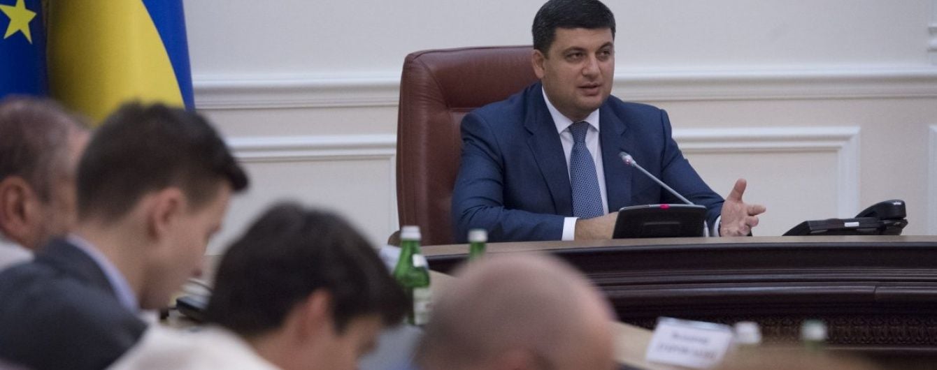 Гройсман извинился за бездействие Зубко в решении проблемы горящего террикона