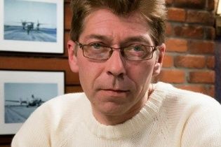 Популярний російський опозиційний журналіст заявив про "евакуацію з Росії"