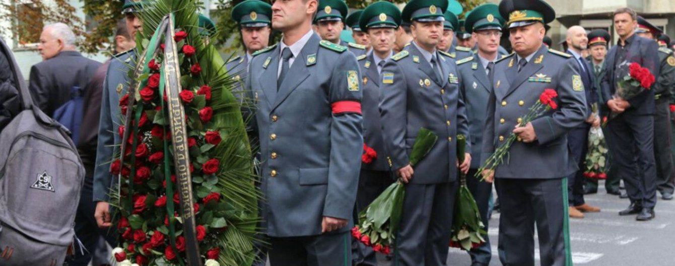 На Байковом кладбище с военным салютом похоронили генерала Таранова