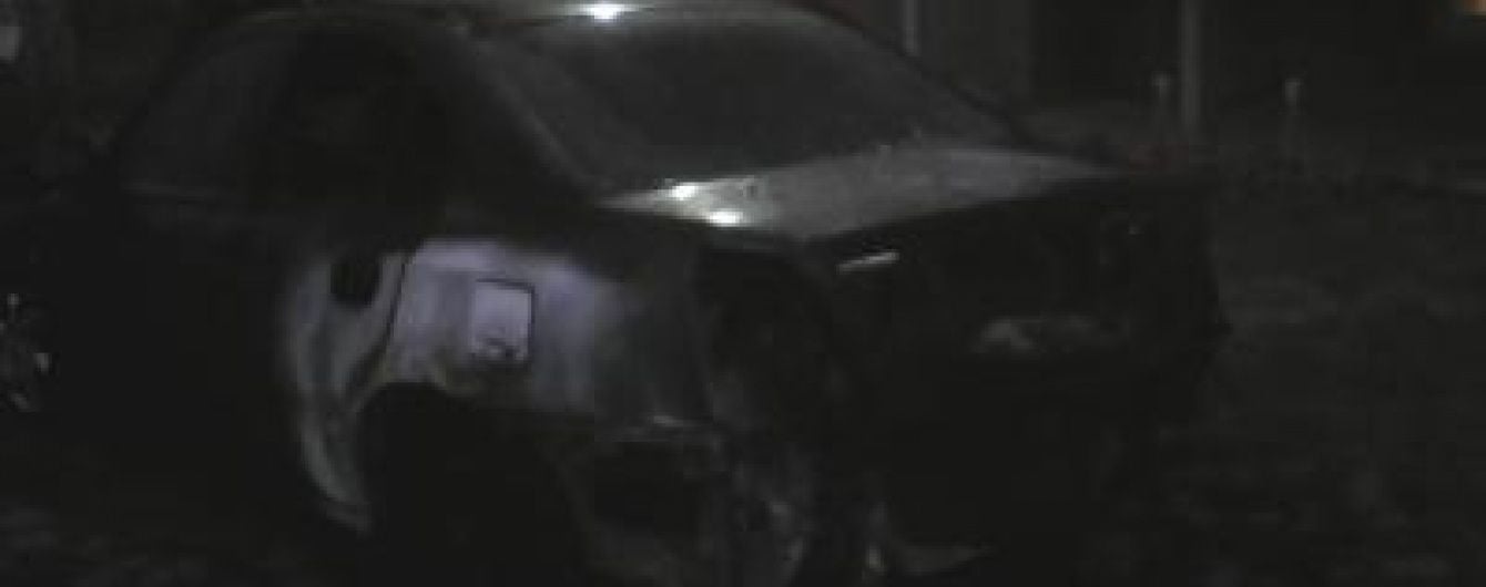 На Закарпатті невідомі вночі спалили авто прикордонника