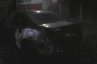 На Закарпатті невідомі вночі спалили авто прикордонника