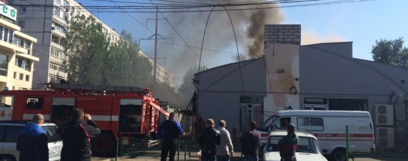 Пожежу в Одесі, у якій загинув робітник, спричинив обірваний високовольтний дріт