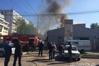 Пожежу в Одесі, у якій загинув робітник, спричинив обірваний високовольтний дріт