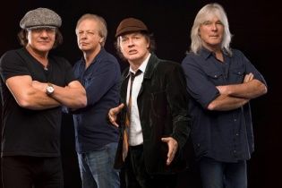 Культовая группа AC/DC осталась без одного из самых ярких участников