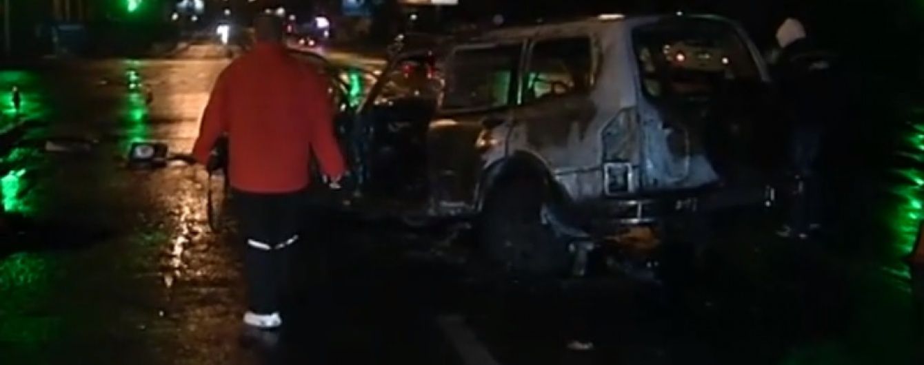 П'яний чоловік у Києві вкрав машину і потрапив в ДТП: позашляховик згорів вщент