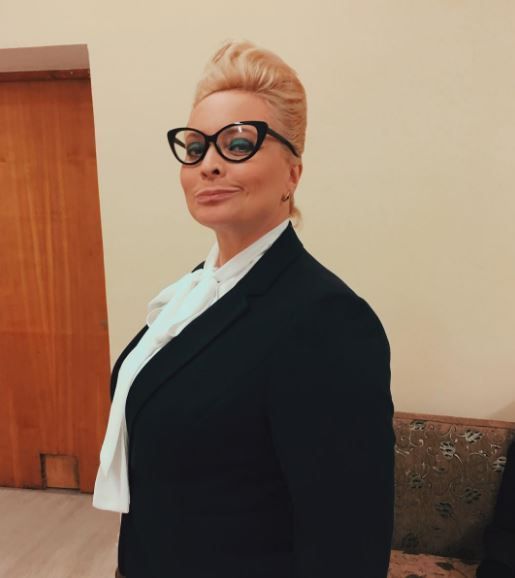 Схудла Пермякова в образі вчительки_1