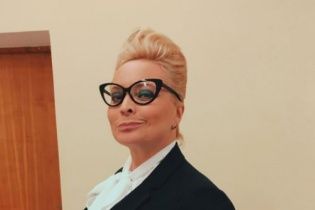 Похудевшая звезда "Интернов" Пермякова примерила образ игривой бизнес-леди