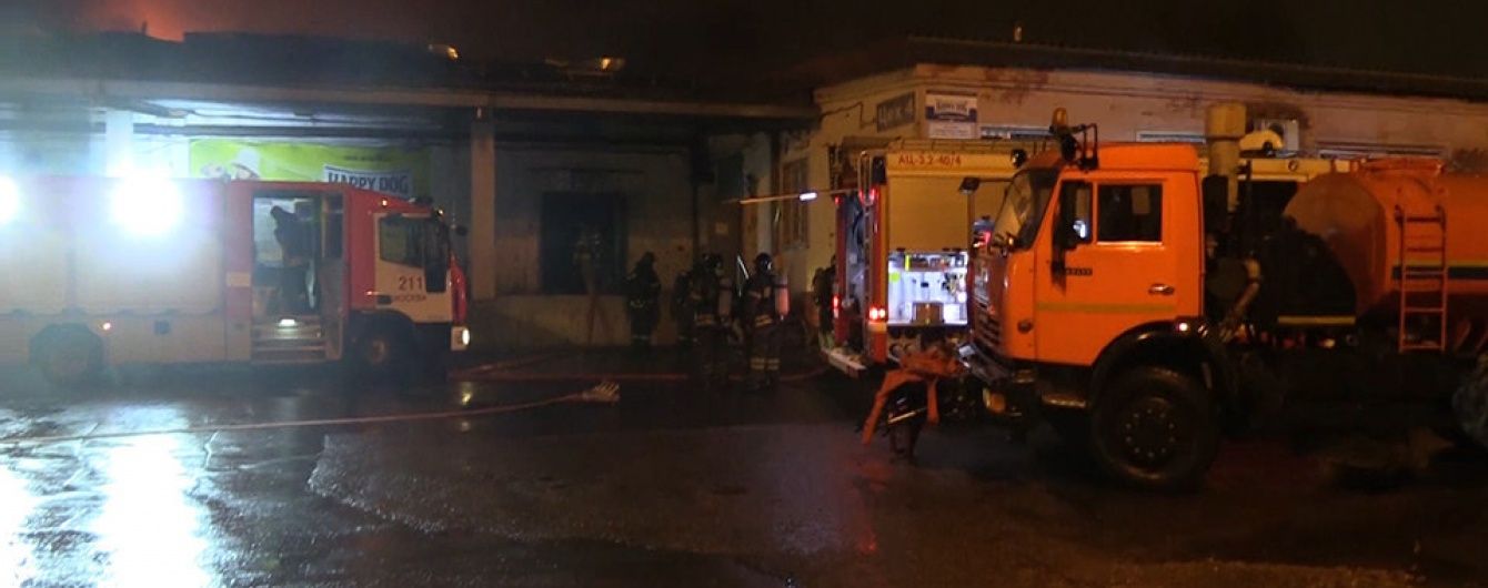 У Москві ліквідували пожежу на складі пластикових виробів, кількість загиблих пожежників зросла