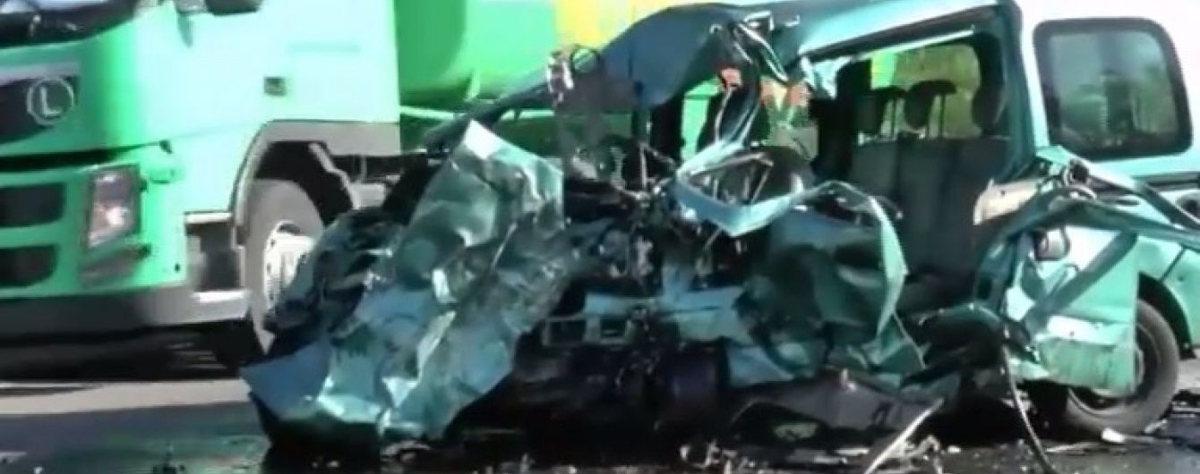 Страшна ДТП під Миколаєвом не залишила нічого від двох легковиків
