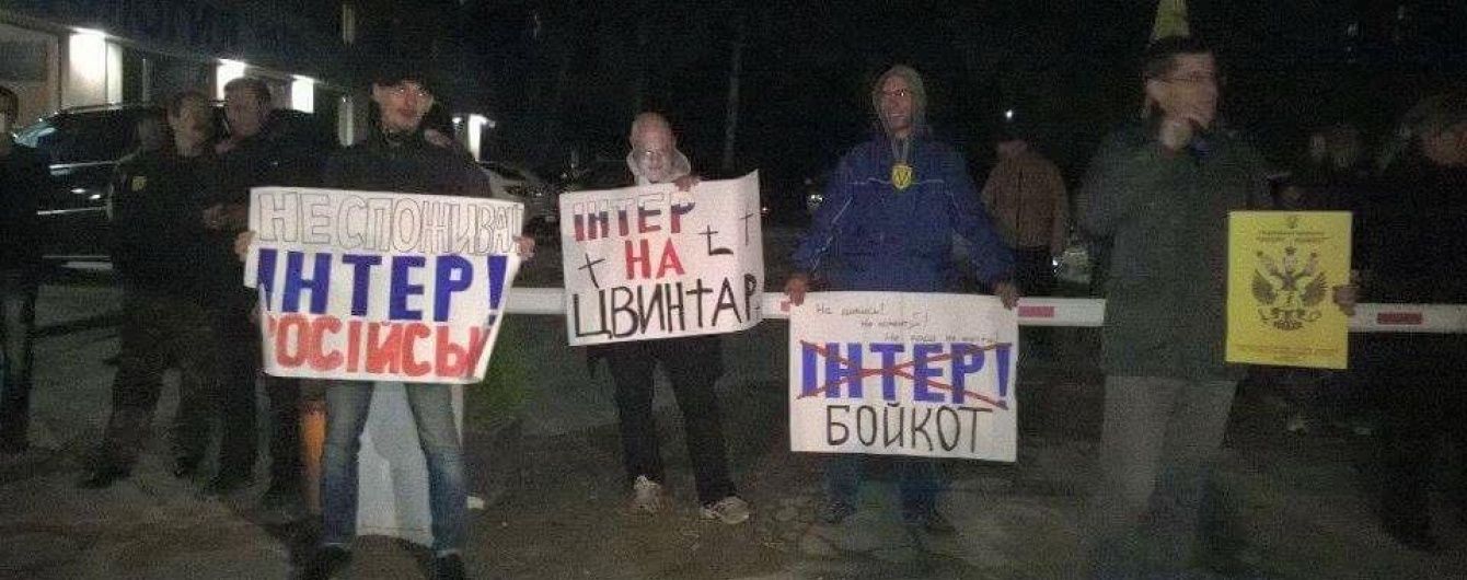 Активисты угрожают коридором позора политикам, которые принимают участие в эфирах "Интера"