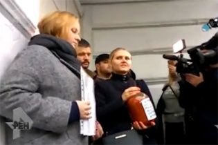 У Москві принесли на виставку героїв АТО "Кров дітей Донбасу"