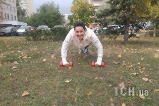 Усміхнена Соломія Вітвіцька показала, як займається спортом