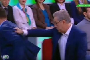 Ведучий НТВ силою виштовхав українського блогера з ефіру за правду про катастрофу MH17