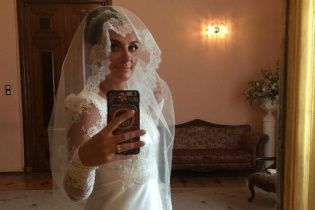 Елена Ваенга в свадебном платье сообщила, что выходит замуж