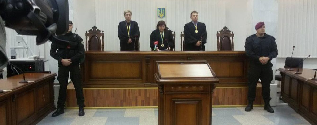Трех подозреваемых в ограблении АЗС и расстреле правоохранителей снова отправили в СИЗО