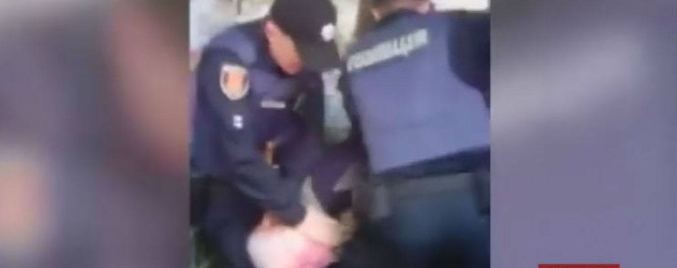 У Полтаві п'ятеро поліцейських затримували 63-річного торгівця картоплею
