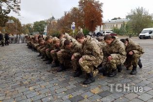 На Институтской семьи Небесной сотни и бойцы АТО почтили память погибших за Украину