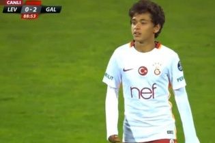 "Галатасарай" выпустил на поле 14-летнего игрока в матче главной команды