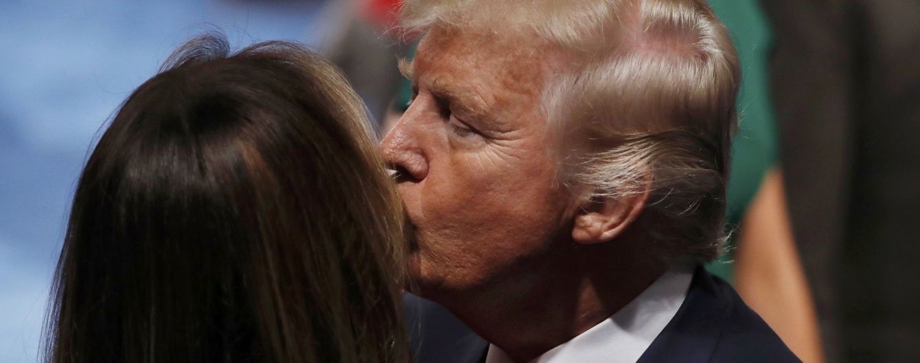 Трамп опроверг заявления женщин о сексуальных домогательствах и угрожает судом New York Times