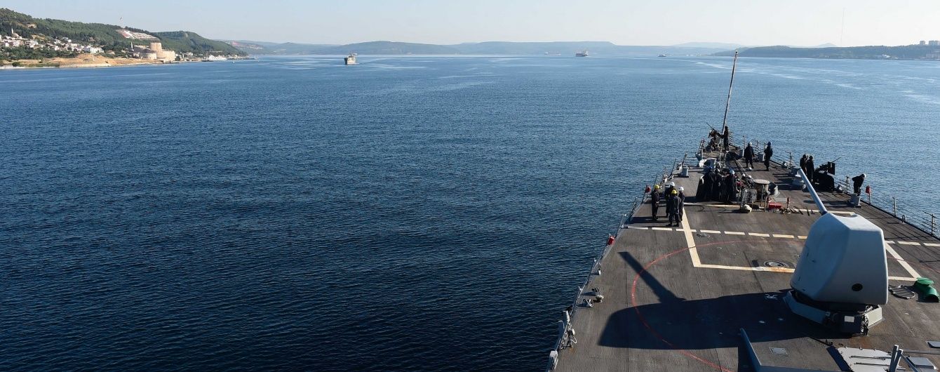Третий раз за неделю у берегов Йемена обстреляли эсминец США