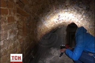 У Житомирі під час дорожніх робіт відкопали старовинне підземелля