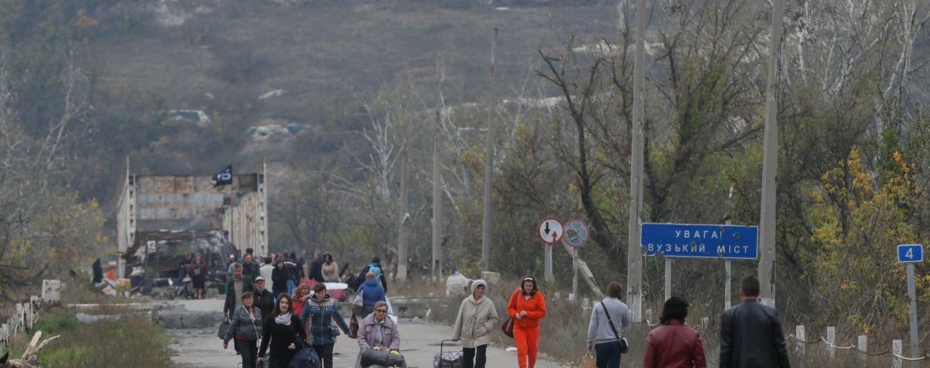 Бойовики на мосту у Станиці Луганській захопили в заручники жінку з інвалідністю - ЗМІ