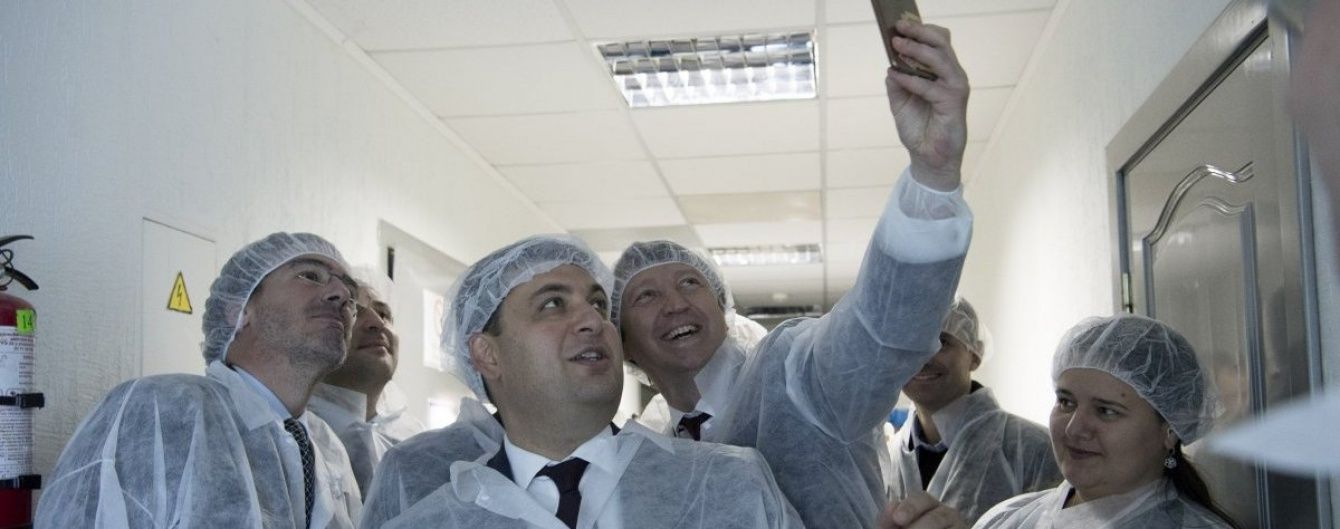 Гройсман помножив на 2 прогноз зростання економіки України
