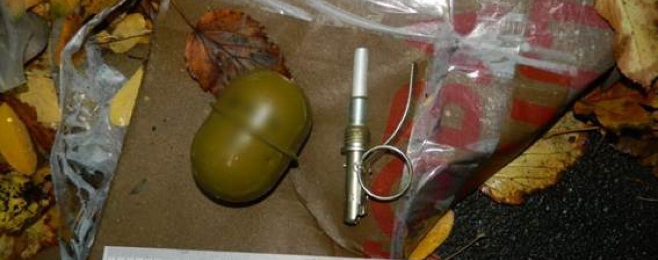 У Києві неподалік дитячого майданчика знайшли гранату