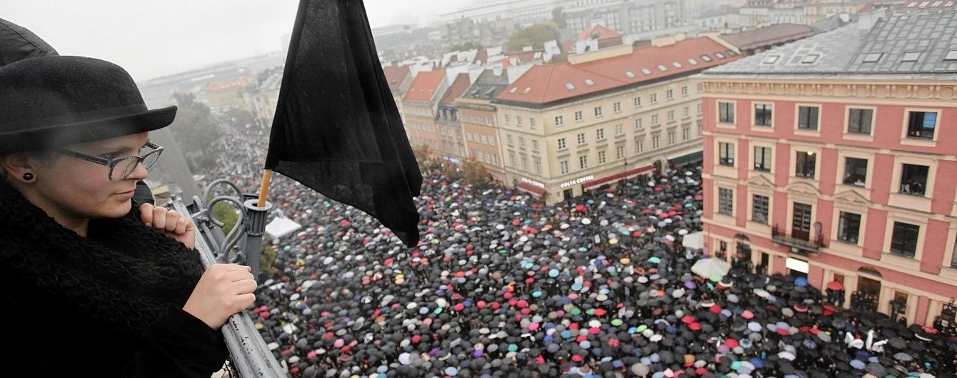 Польща встає з дивану