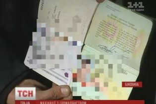 Буковинского чиновника задержали на границе с румынским паспортом
