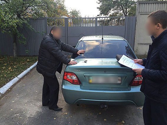 На Чернігівщині на хабарі погорів начальник податкової
