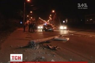 П'яний водій завалив машиною електроопору в Бердичеві