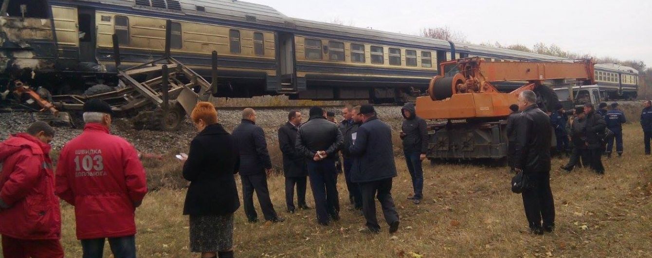 Моторошні подробиці "залізничної" ДТП на Вінниччині: поїзд тягнув палаючу вантажівку 200 метрів