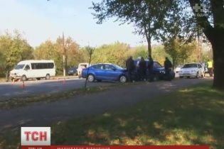 У Кривому Розі зіткнулись одразу чотири машини та маршрутка