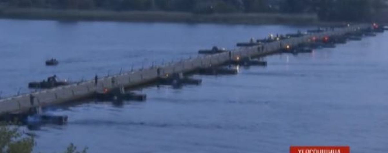 Українські військові склали найдовший за історію ЗСУ понтон через Дніпро